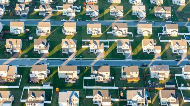 Mortgage Calculator: Here’s How Much You Need To Buy a $440,000 Home at a 6.67% Rate
